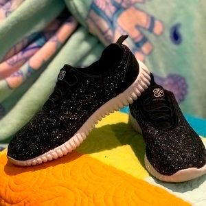 Daisy Fuentes black sparkly shoes